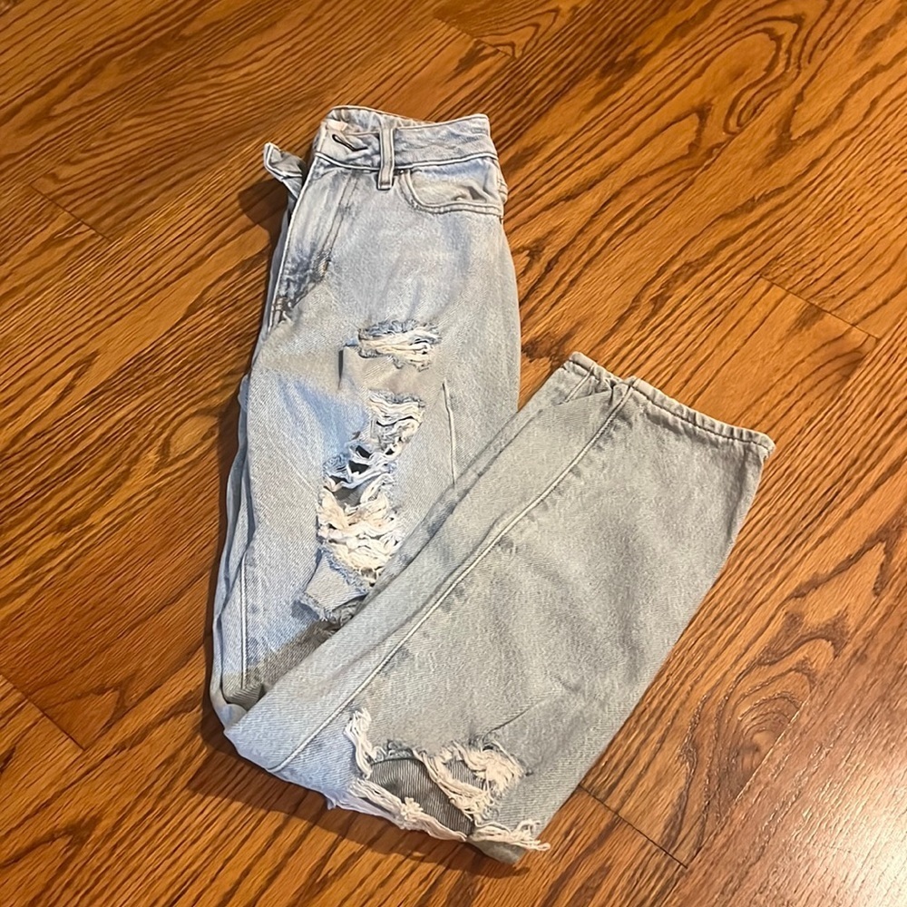 Pacsun Woman’s Ripped Mom Jeans Size 22